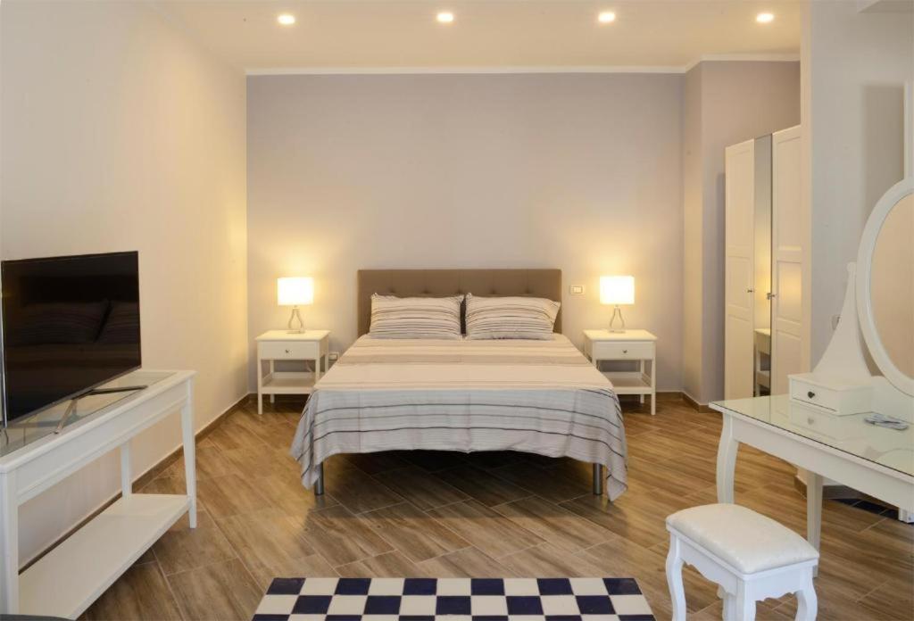 Fronte Del Porto Bed & Breakfast Salerno Exterior photo